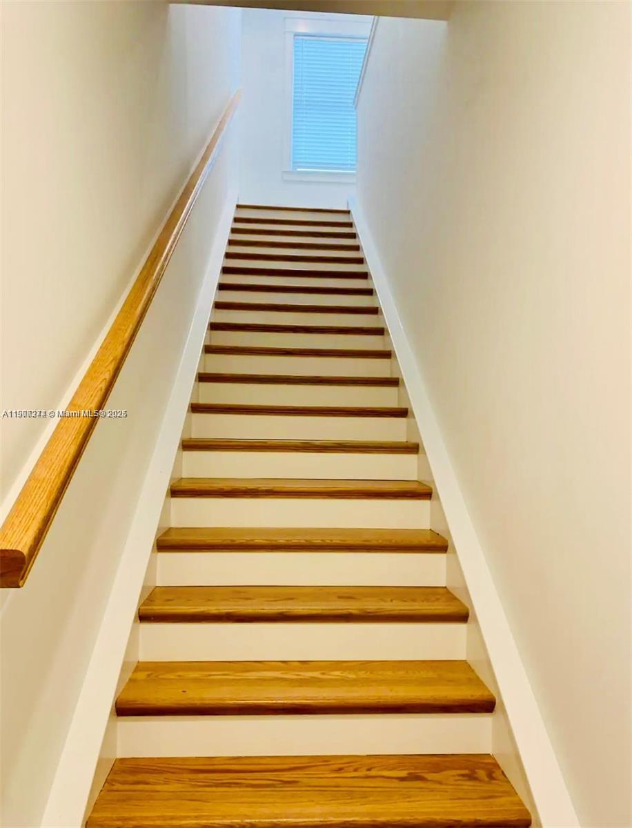 667 Southwest Cleveland Avenue, Unit 3 Stuart, FL 34994 - Photo 3 of 42 a view of entryway