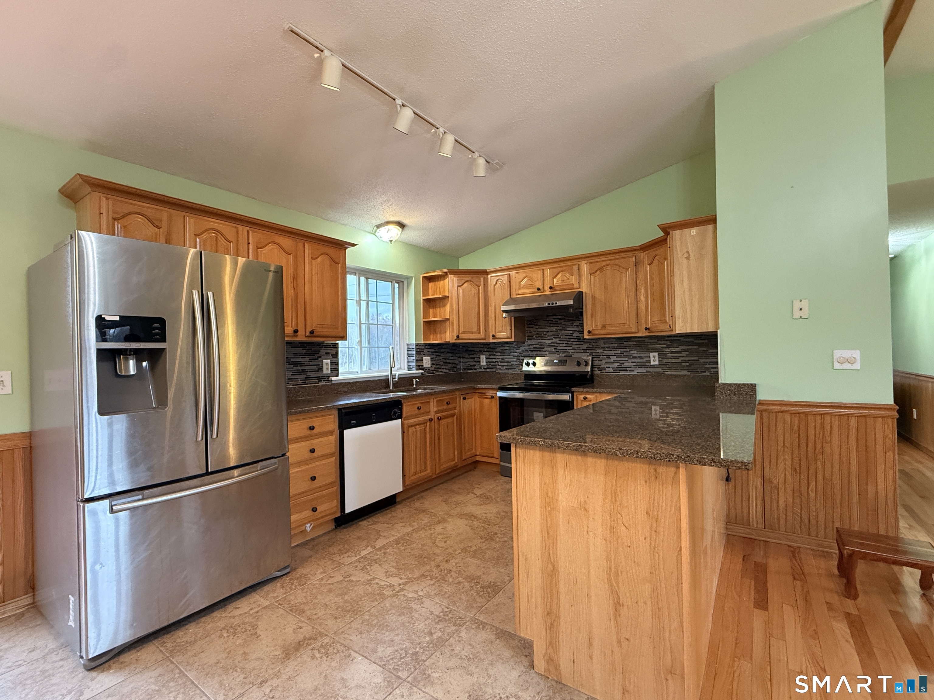 26 Tourtellotte Road Putnam, CT 06260 - Photo 5 of 40