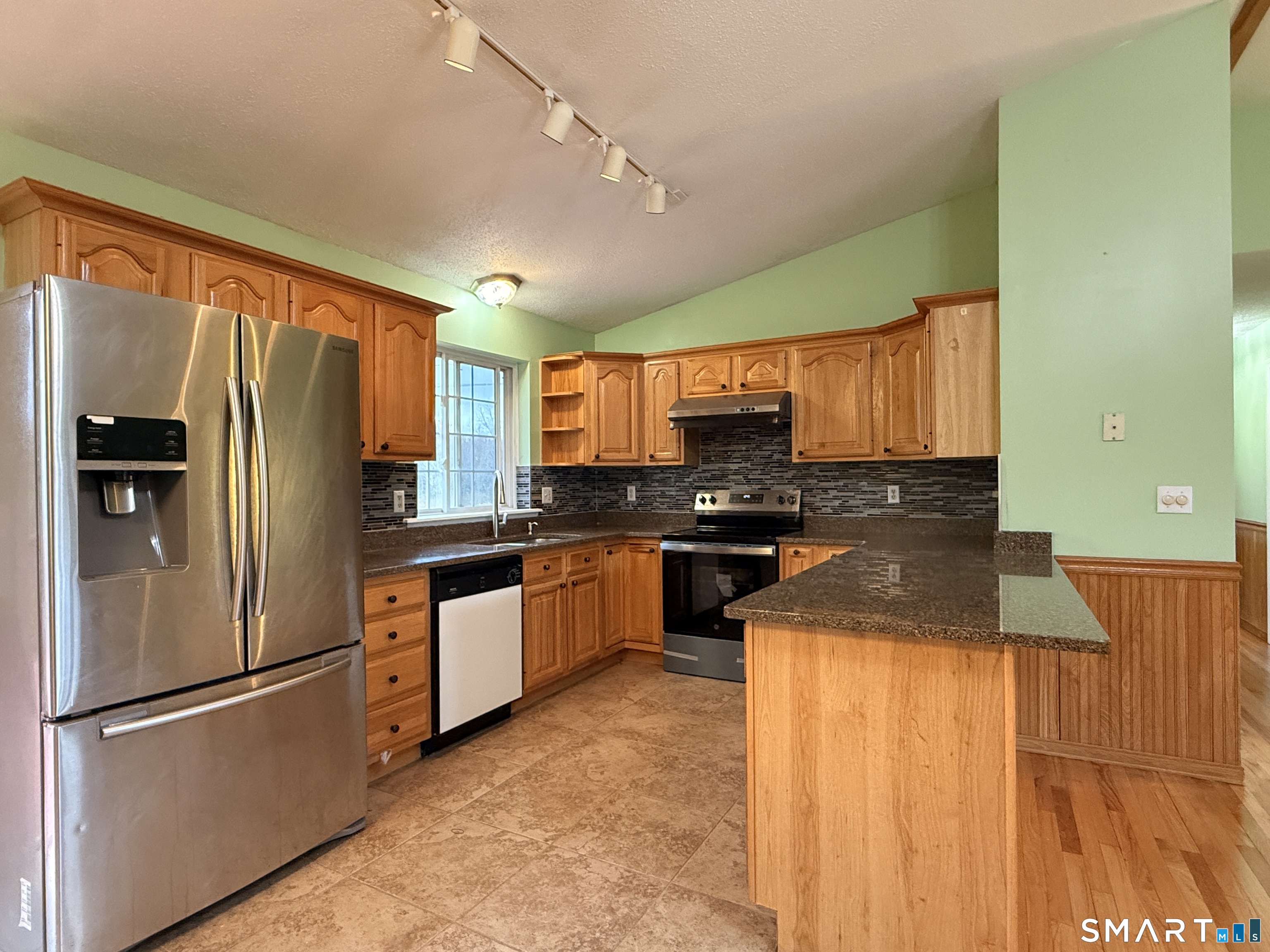 26 Tourtellotte Road Putnam, CT 06260 - Photo 7 of 40