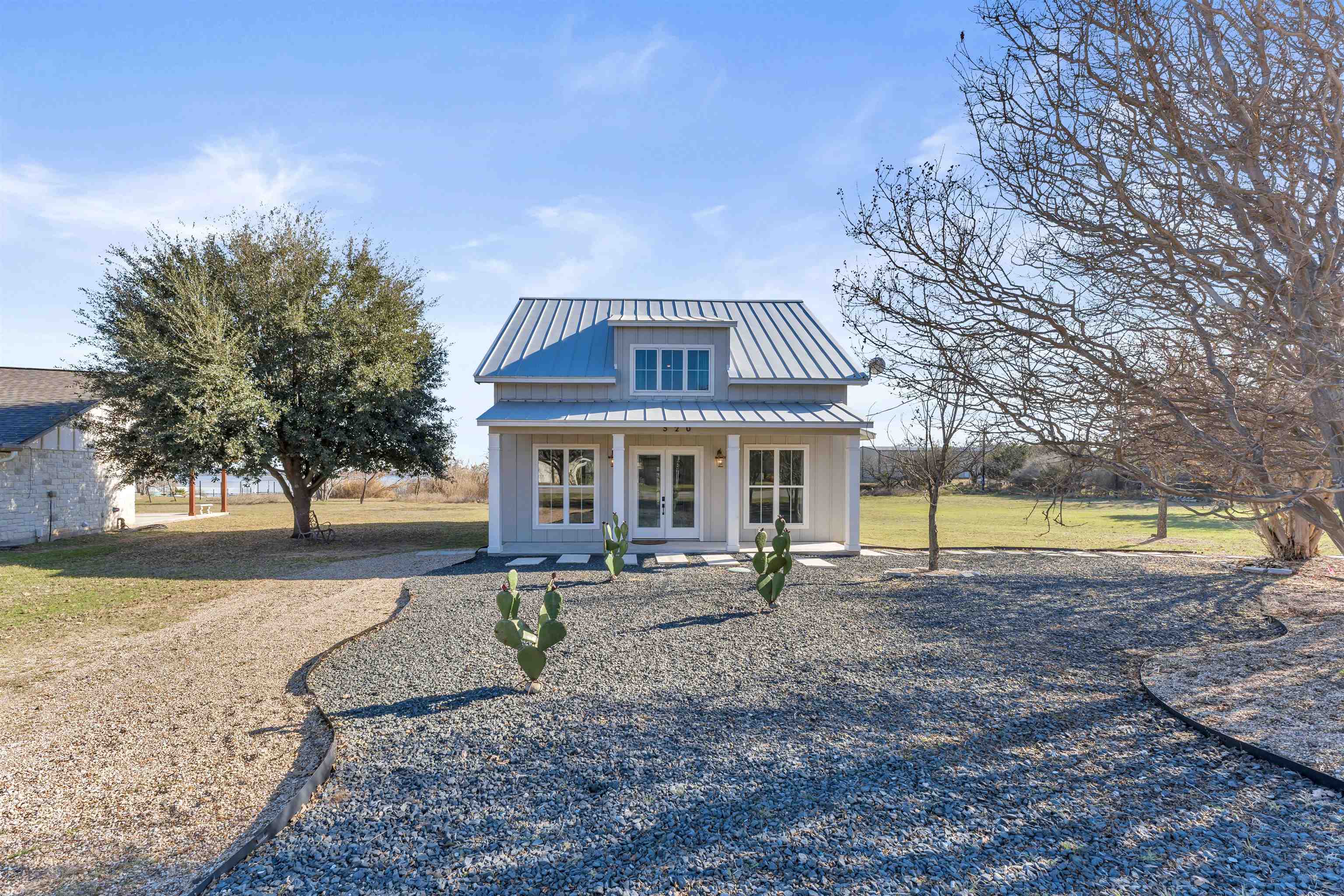 520 East Island Drive Bluffton, TX 78607 - Photo 2 of 30