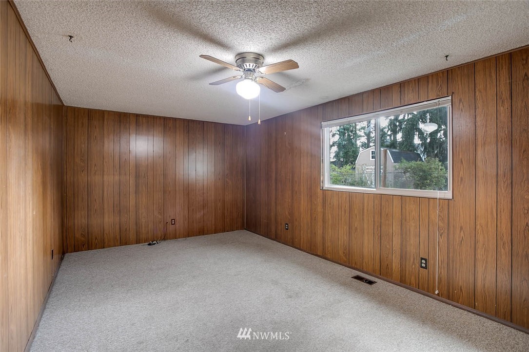4625 Northeast 23rd Street Renton, WA 98059 - Photo 14 of 24 a view of an empty room with a window