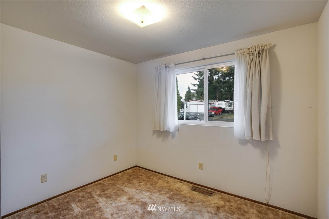4625 Northeast 23rd Street Renton, WA 98059 - Photo 16 of 24 an empty room with window