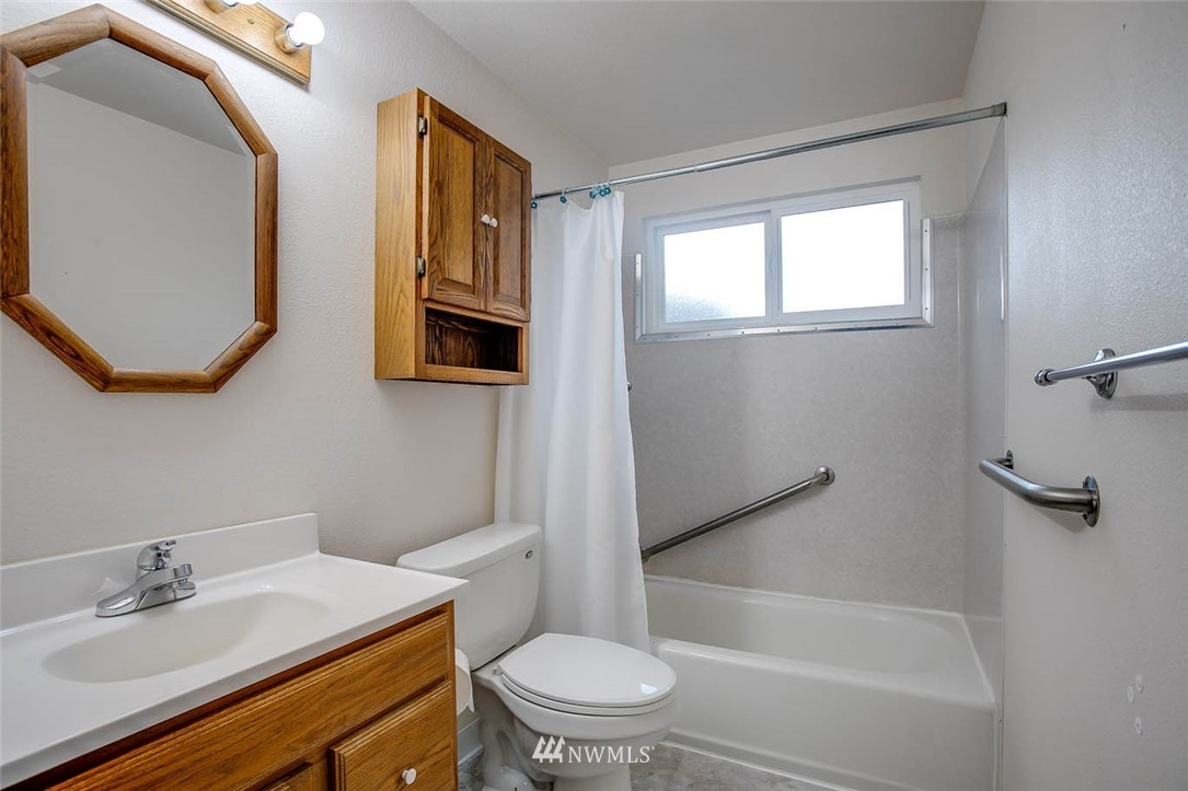 4625 Northeast 23rd Street Renton, WA 98059 - Photo 17 of 24 a bathroom with a sink a toilet and a bathtub