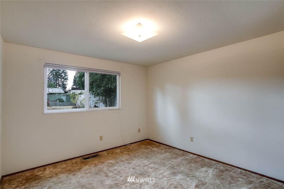 4625 Northeast 23rd Street Renton, WA 98059 - Photo 18 of 24 an empty room with a window