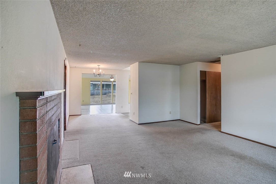4625 Northeast 23rd Street Renton, WA 98059 - Photo 3 of 24