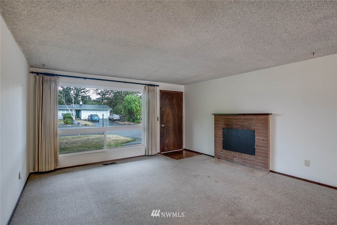 4625 Northeast 23rd Street Renton, WA 98059 - Photo 5 of 24 a view of empty room with floor to ceiling window