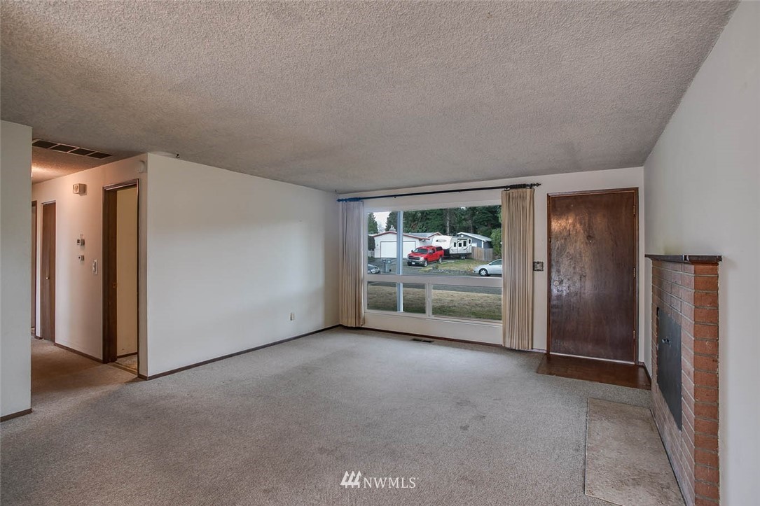 4625 Northeast 23rd Street Renton, WA 98059 - Photo 6 of 24 a view of an empty room with a hallway