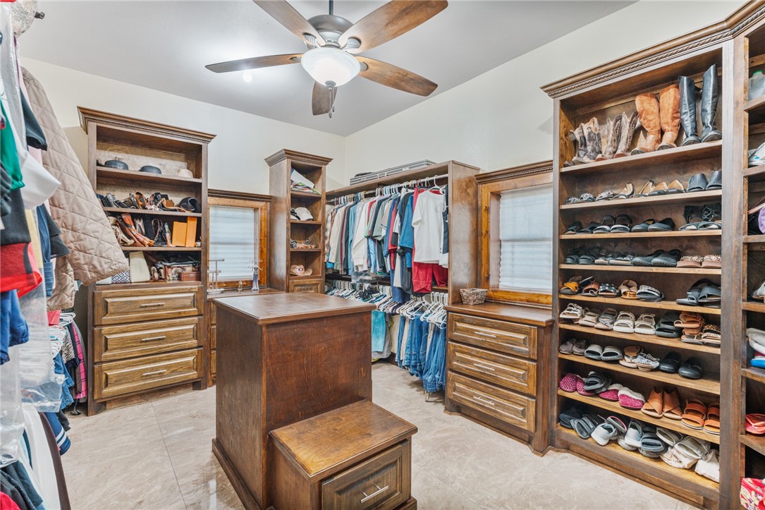 1058 South Smith Street Hebbronville, TX 78361 - Photo 13 of 40 a view of walk in closet and utility room