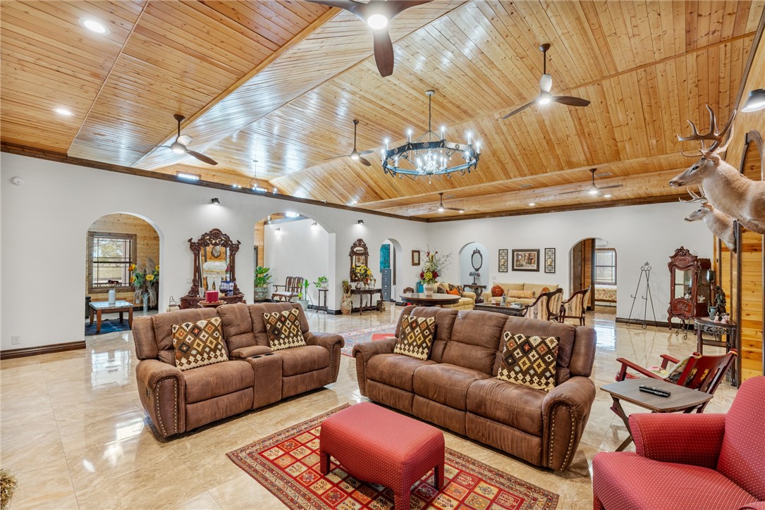 1058 South Smith Street Hebbronville, TX 78361 - Photo 23 of 40 a living room with furniture