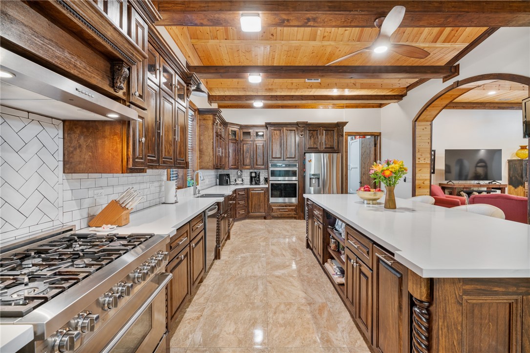 1058 South Smith Street Hebbronville, TX 78361 - Photo 5 of 40 a kitchen with lots of counter top space