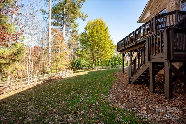 a view of an house with backyard and trees