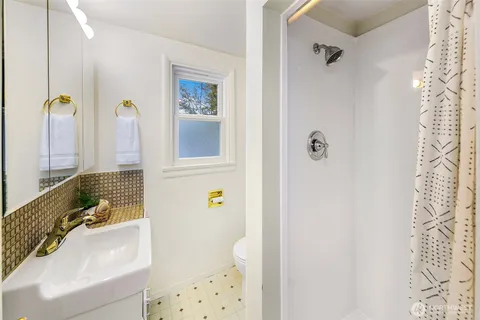 $749,950 | 15545 8th Avenue Northeast, Shoreline, WA 98155