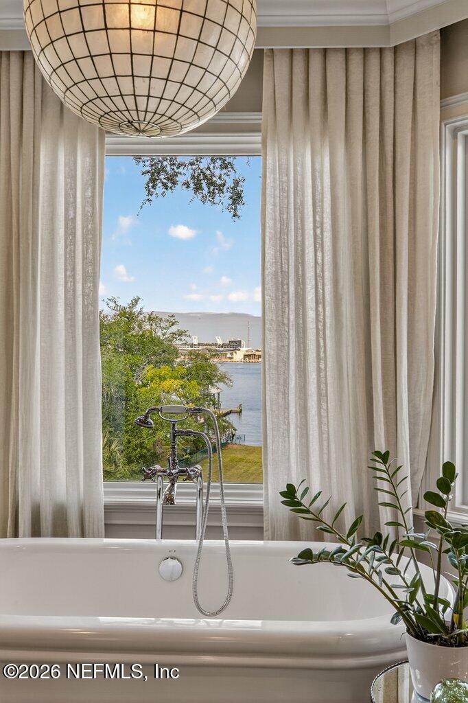 4626 River Point Road West Jacksonville, FL 32207 - Photo 37 of 76 Soak away the day's concerns