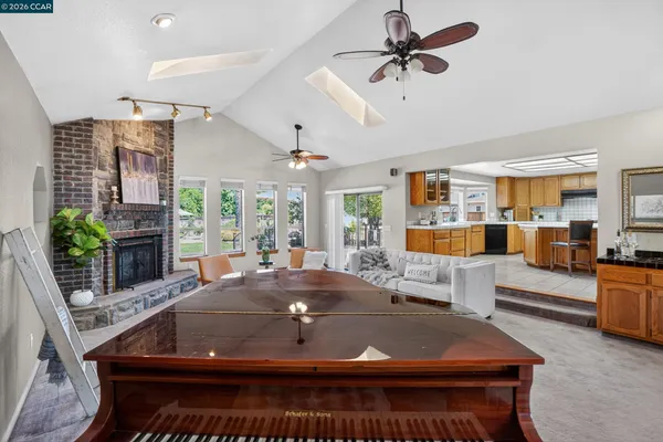 $1,385,000 | 139 Loren Lane, Oakley, CA 94561