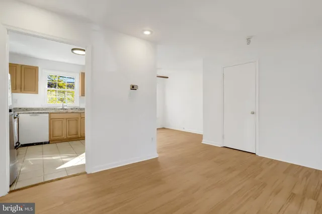 a view of empty room with window