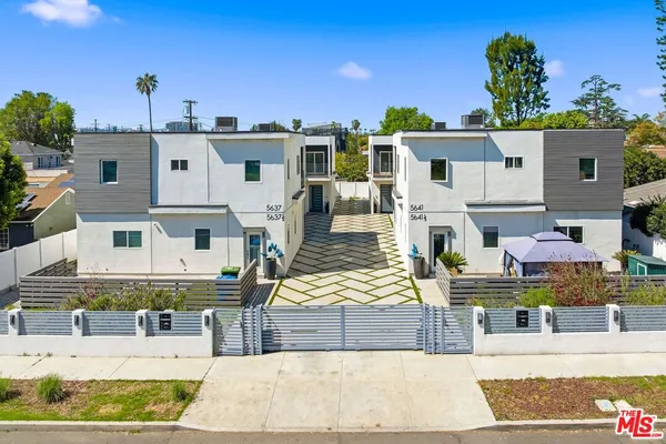 a view of a house with outdoor space