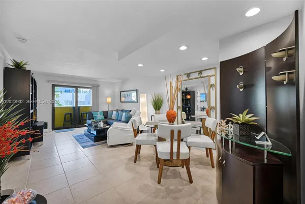 $2,950 | 1334 Collins Avenue, Unit 403, Miami Beach, FL 33139