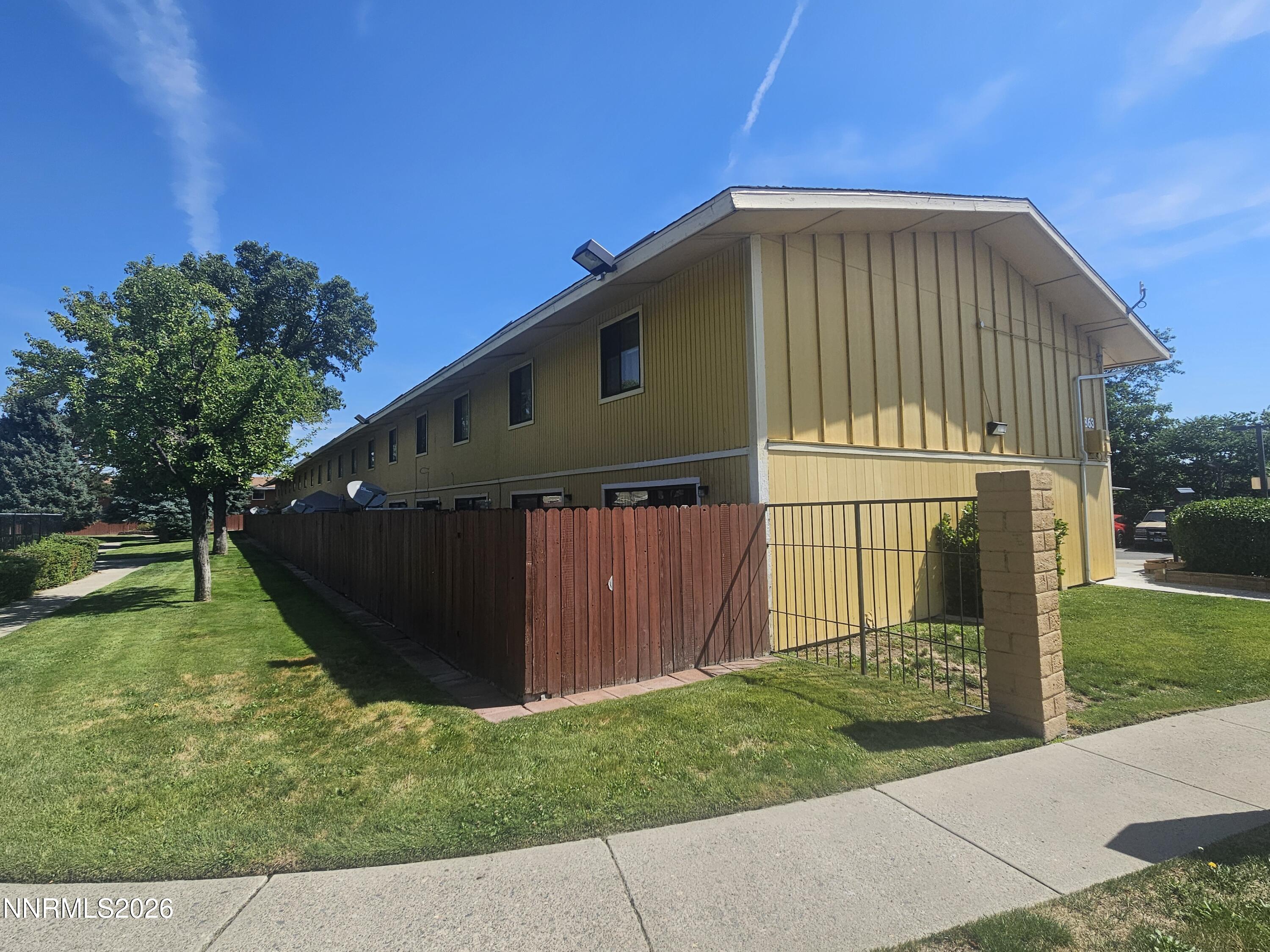 863 Nutmeg Place, Unit 12 Reno, NV 89502 - Photo 4 of 31 20260617_102843