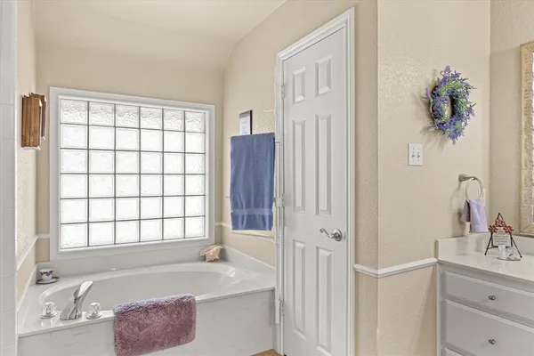 $324,900 | 1214 Chaparral Ln., Granbury, TX 76048
