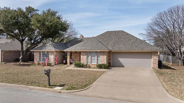 $324,900 | 1214 Chaparral Ln., Granbury, TX 76048