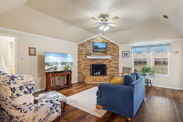 $324,900 | 1214 Chaparral Ln., Granbury, TX 76048