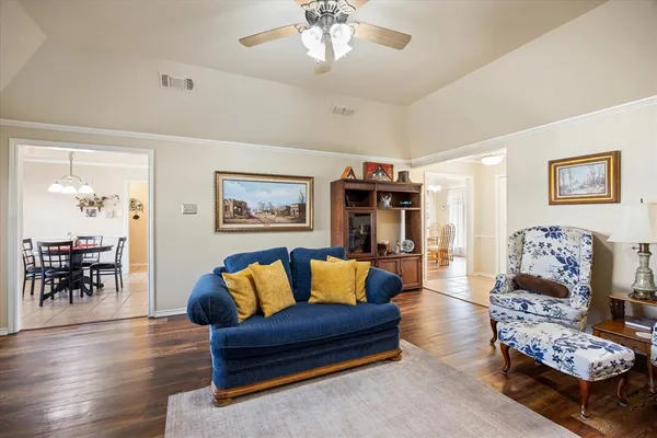 $324,900 | 1214 Chaparral Ln., Granbury, TX 76048