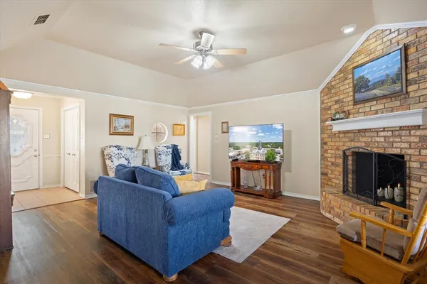 $324,900 | 1214 Chaparral Ln., Granbury, TX 76048