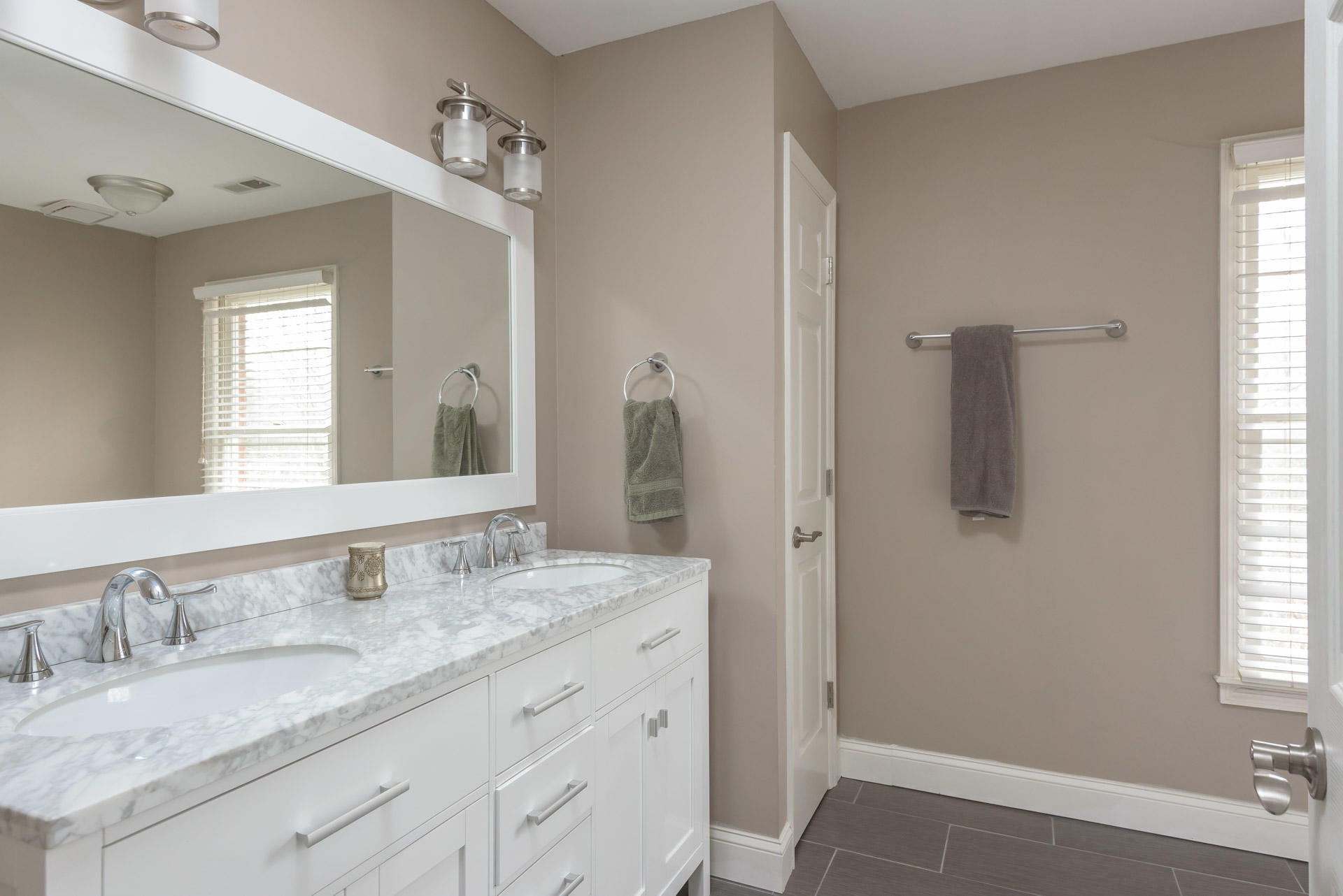 8236 Mitchell Mill Road Ooltewah, TN 37363 - Photo 25 of 47 hallbath1