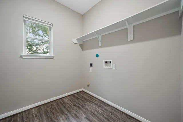 a view of utility room