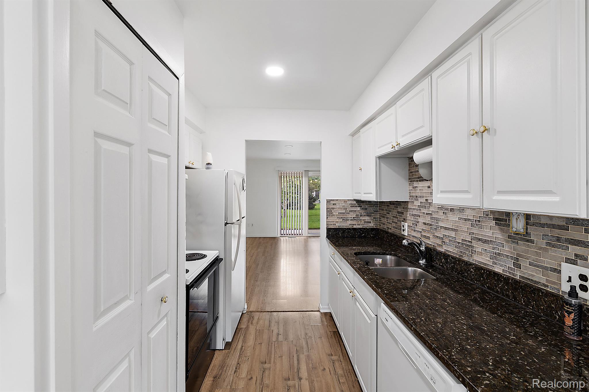 4352 15 Mile Road Sterling Heights, MI 48310 - Photo 17 of 37 Gallery Image 17