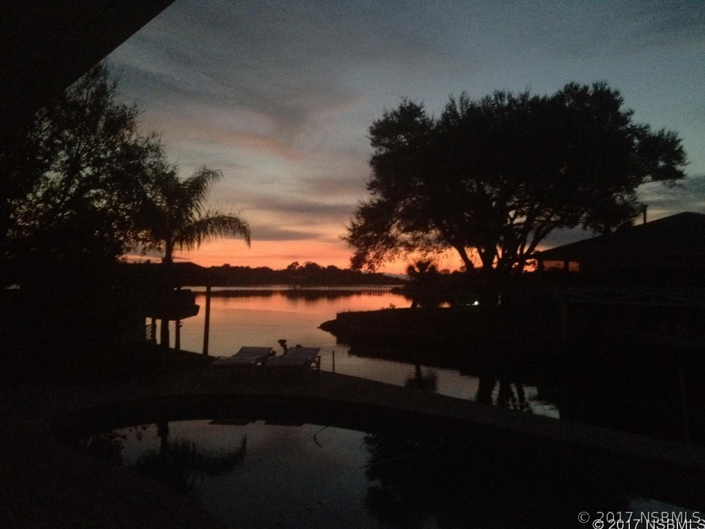 186 Flamingo Road Edgewater, FL 32141 - Photo 4 of 36 Gallery Image 4