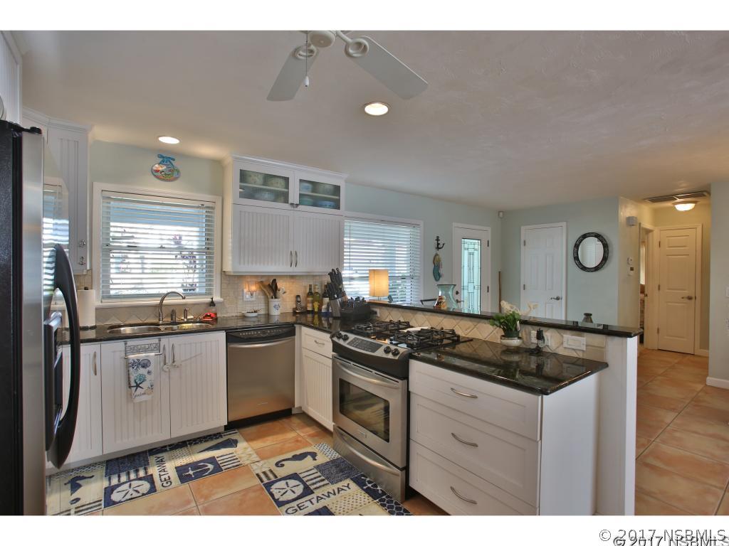 186 Flamingo Road Edgewater, FL 32141 - Photo 9 of 36 Gallery Image 9