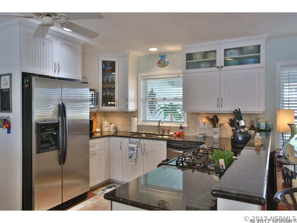 186 Flamingo Road Edgewater, FL 32141 - Photo 10 of 36 Gallery Image 10