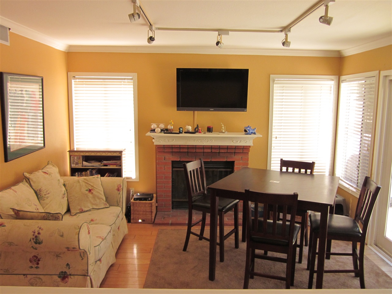 1721 Crystal Ridge Way Vista, CA 92081 - Photo 2 of 23