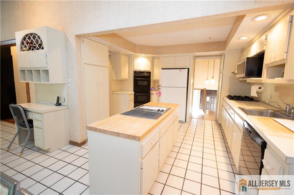 12 Tompkins Road East Brunswick, NJ 08816 - Photo 21 of 48 Gallery Image 21