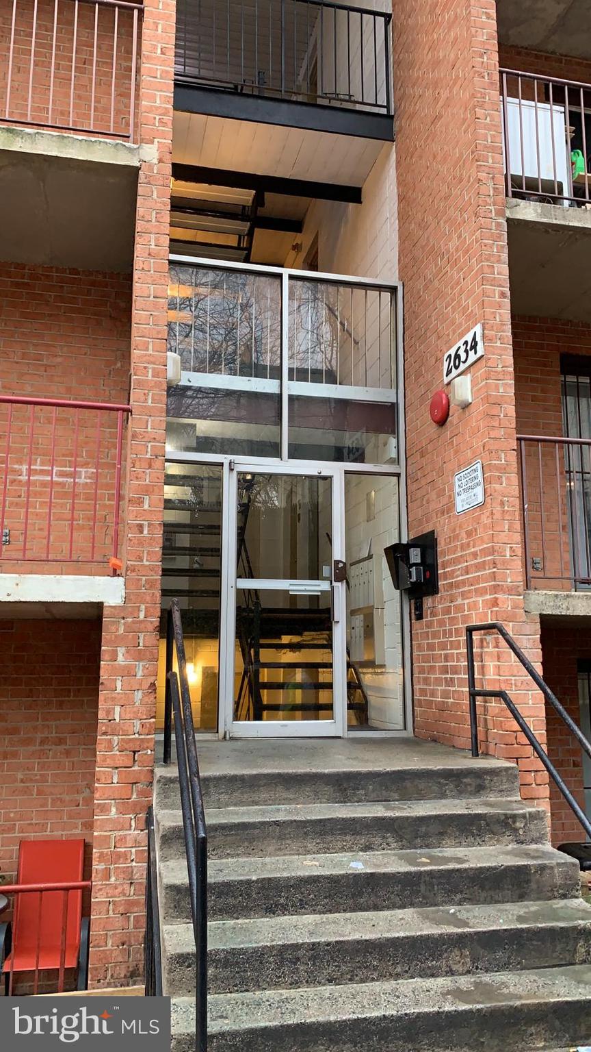 a view of entryway with a front door