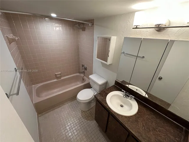 $2,200 | 311 Southeast 3rd Street, Unit 209, Dania Beach, FL 33004