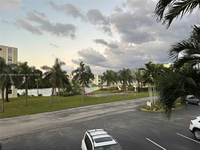 $2,200 | 311 Southeast 3rd Street, Unit 209, Dania Beach, FL 33004