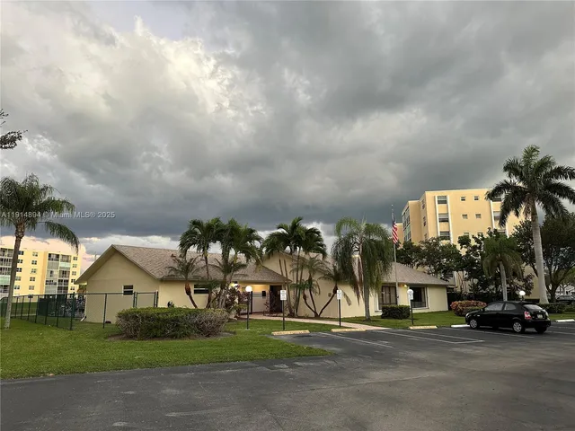 $2,200 | 311 Southeast 3rd Street, Unit 209, Dania Beach, FL 33004