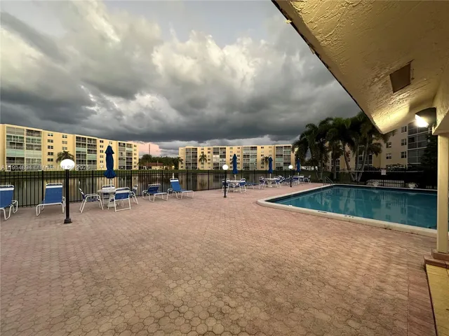 $2,200 | 311 Southeast 3rd Street, Unit 209, Dania Beach, FL 33004