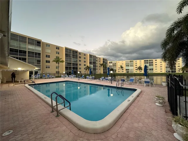 $2,200 | 311 Southeast 3rd Street, Unit 209, Dania Beach, FL 33004