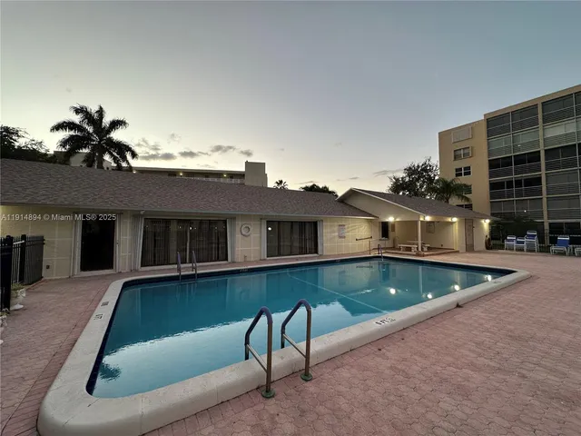 $2,200 | 311 Southeast 3rd Street, Unit 209, Dania Beach, FL 33004