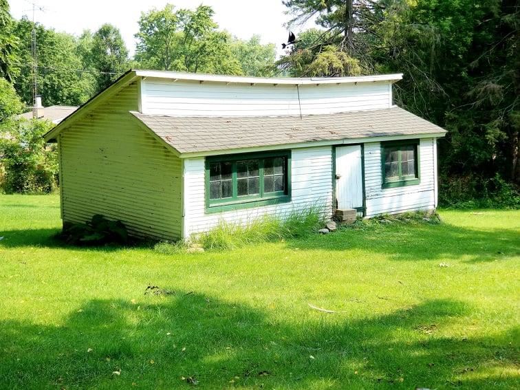 311 East River Road Flushing, MI 48433 - Photo 20 of 76 50058604-19.JPG