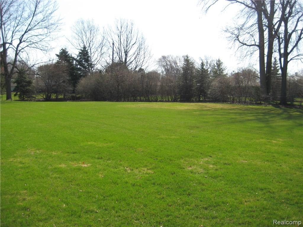 1300 North Renaud Road Grosse Pointe, MI 48236 - Photo 13 of 14 IMG_1660.JPG