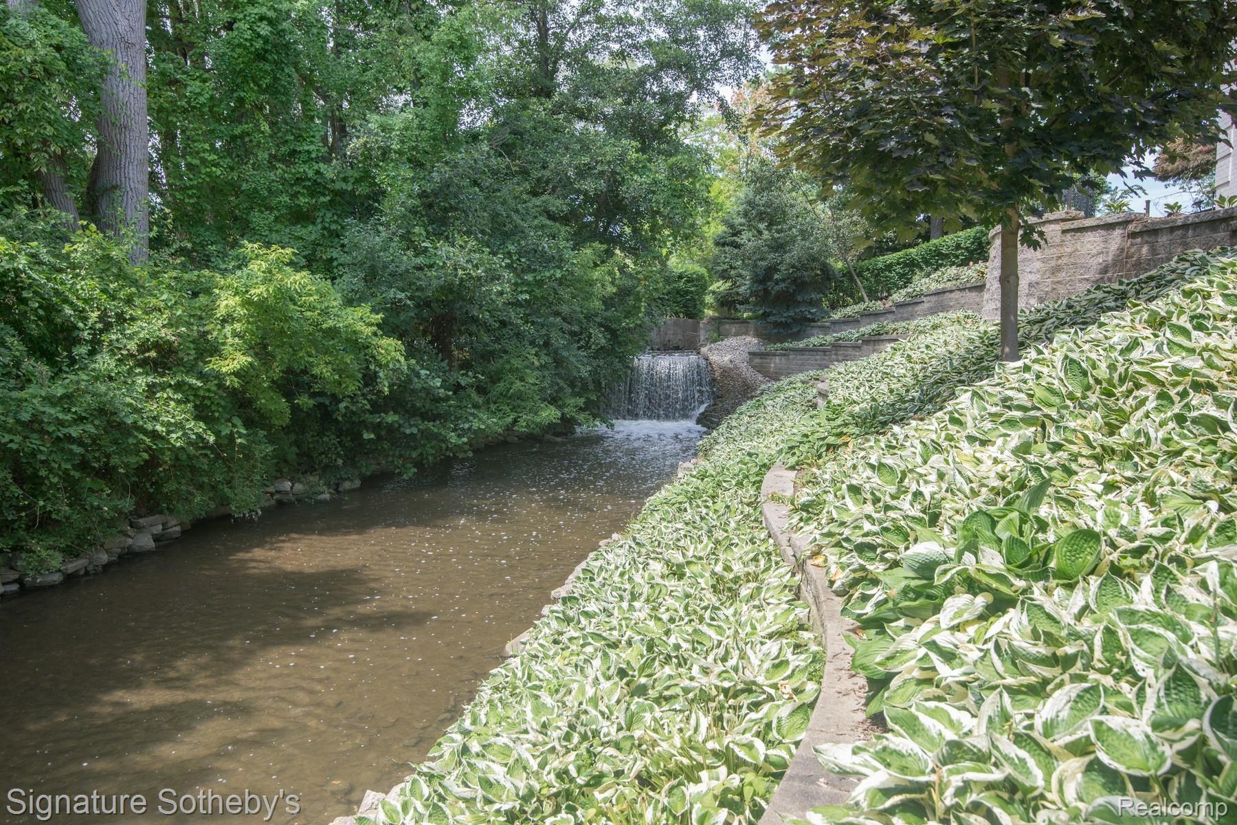 172 Chesterfield Road Bloomfield Hills, MI 48304 - Photo 74 of 98 034_40.jpg Waterfall view