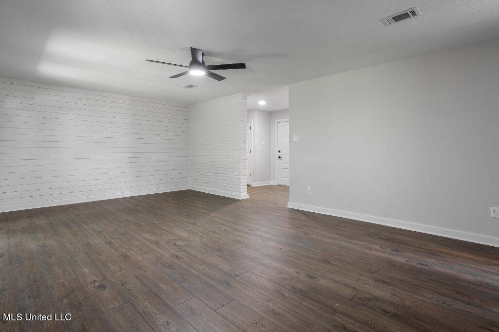 3409 Nottingham Road Ocean Springs, MS 39564 - Photo 4 of 24 03