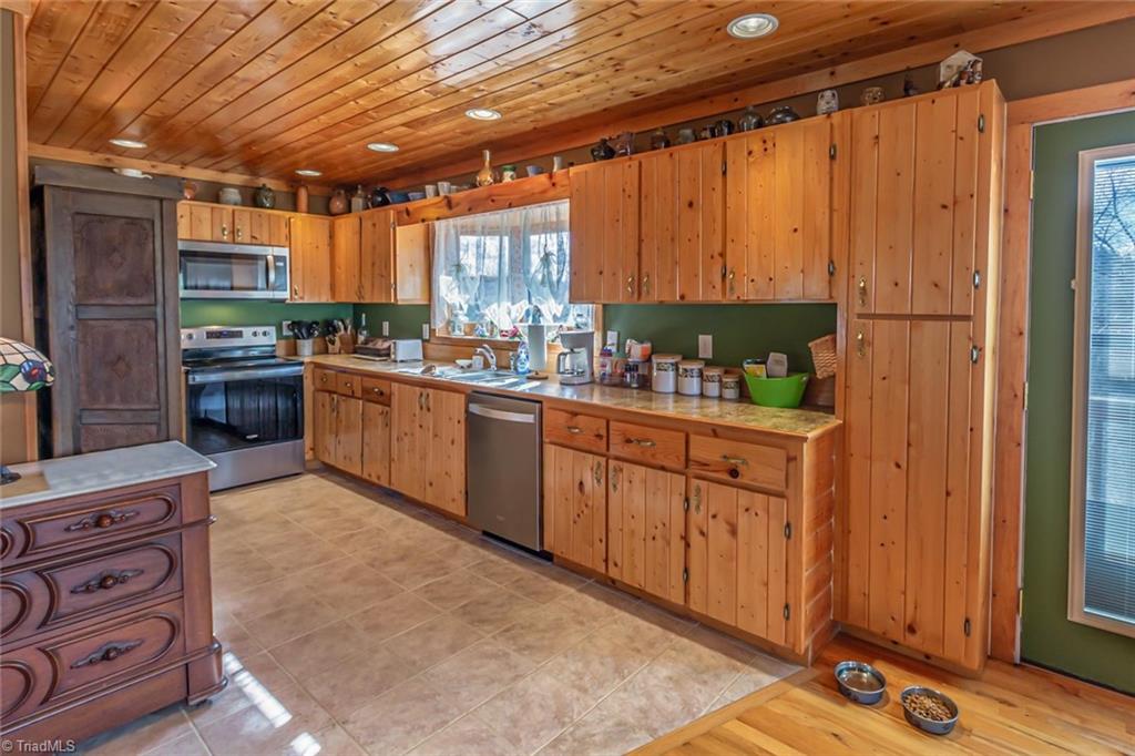 83 Mountain Ridge Road Piney Creek, NC 28663 - Photo 20 of 39 Gallery Image 20