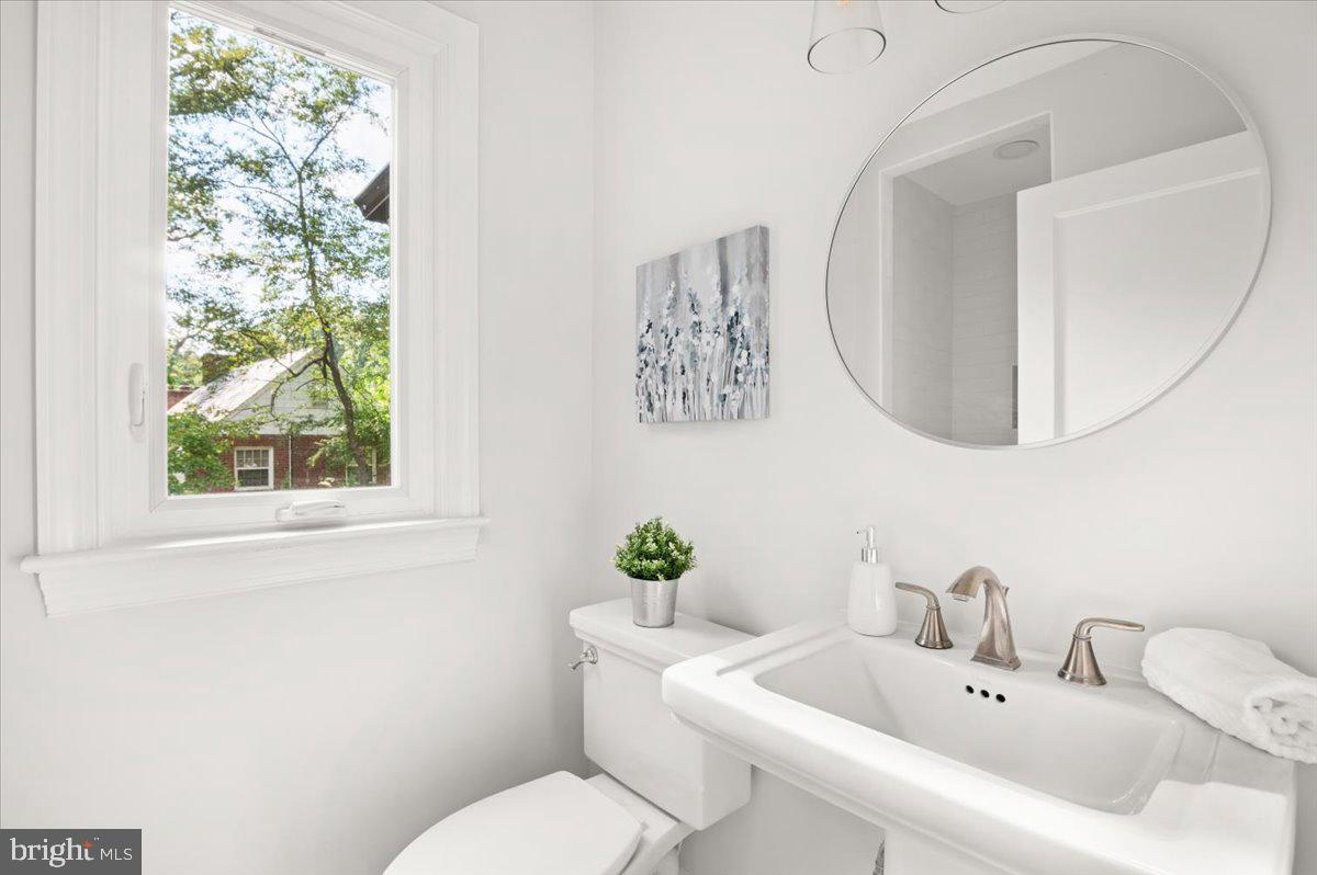 9214 Crosby Road Silver Spring, MD 20910 - Photo 33 of 65