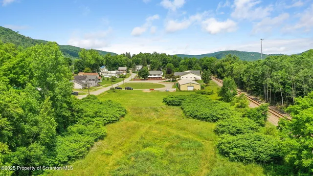 a view of yard with green space