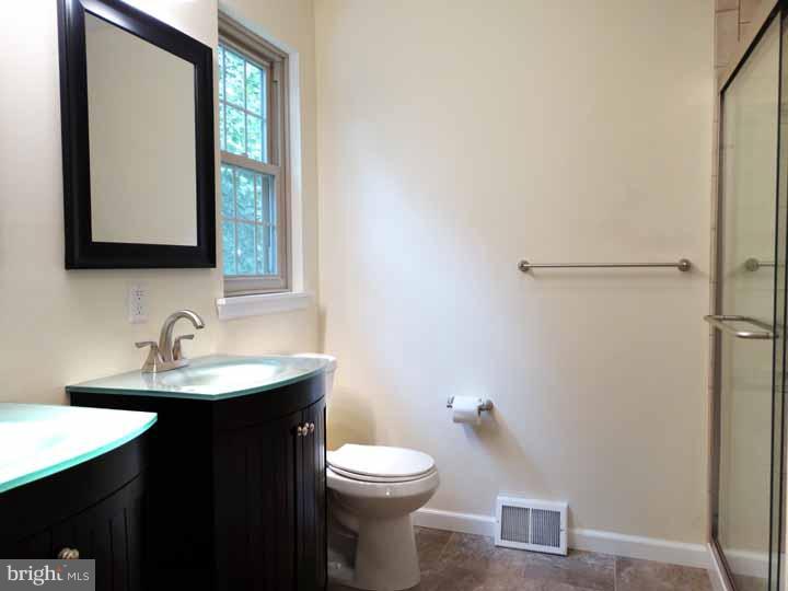 802 Green Ridge Circle Langhorne, PA 19053 - Photo 16 of 25 Master Bathroom